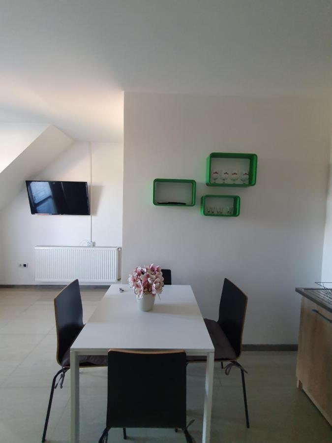 Lexi Family Apartman Apartment Hajduszoboszlo Bagian luar foto